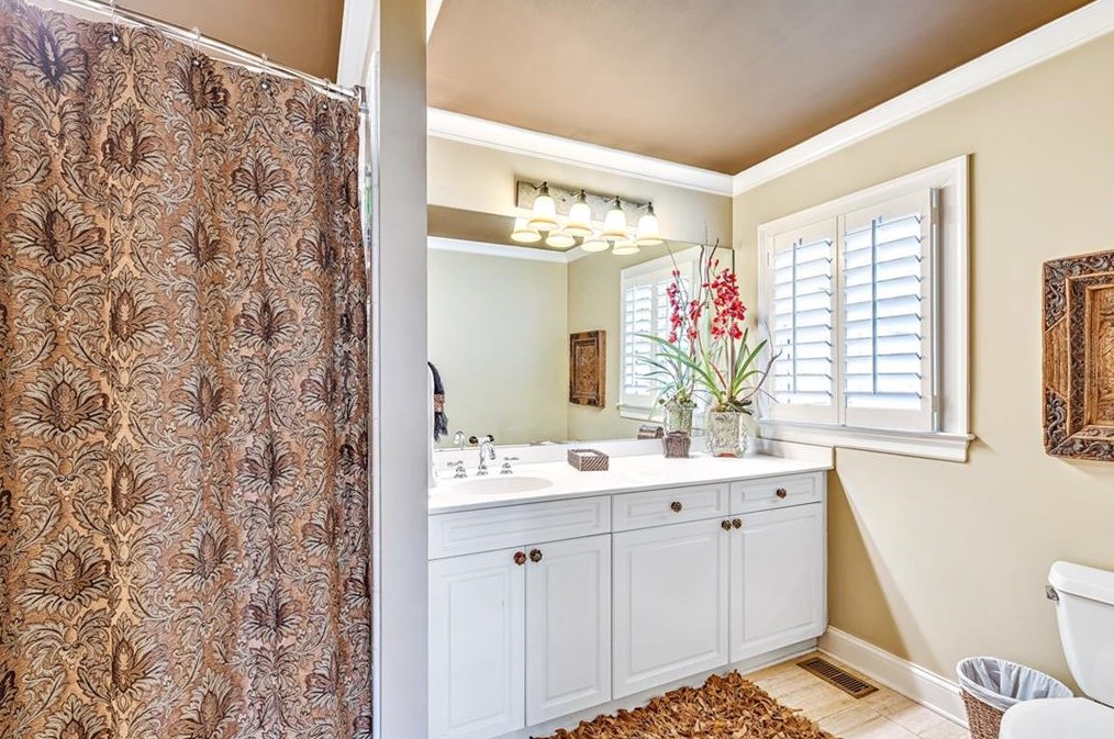 1664 Colebrook Cir, Decatur GA  30033-1425 exterior