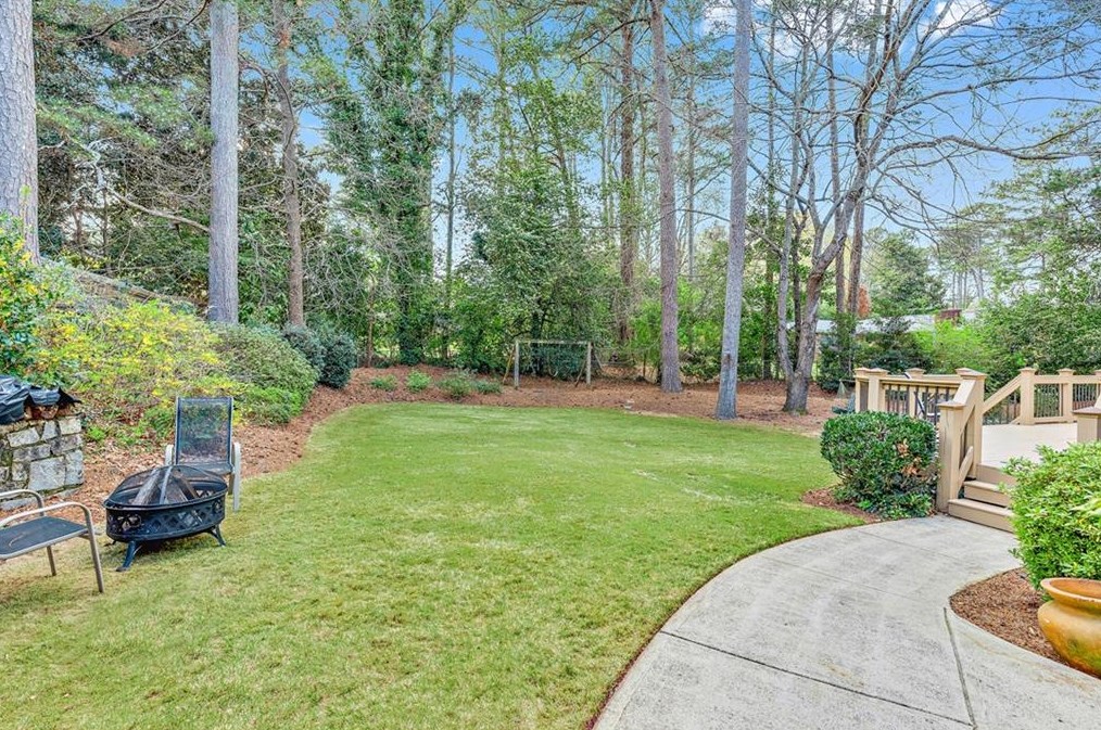 1664 Colebrook Cir, Decatur GA  30033-1425 exterior