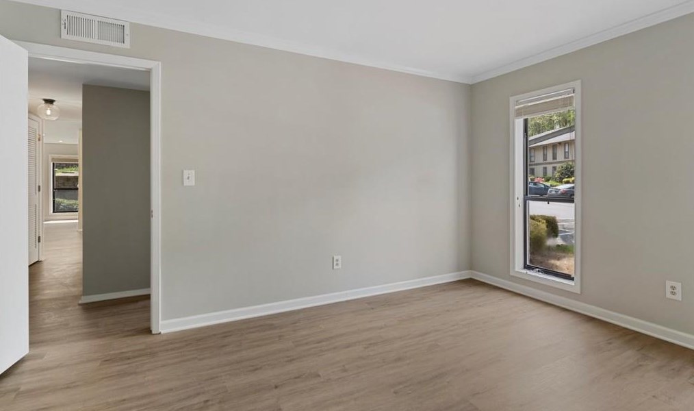 1106 Woodcliff Dr, Atlanta GA  30350-3166 exterior