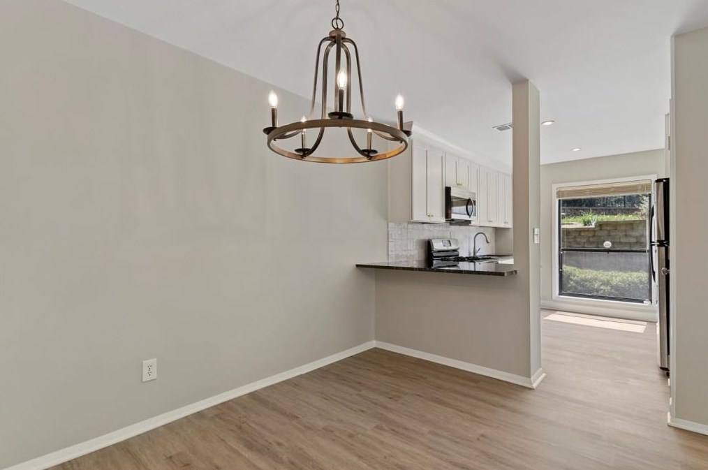 1106 Woodcliff Dr, Atlanta GA  30350-3166 exterior