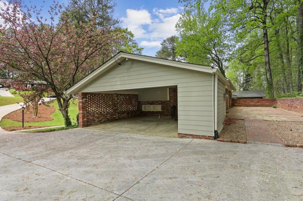 6485 Whispering Ln, Atlanta GA  30328-3065 exterior