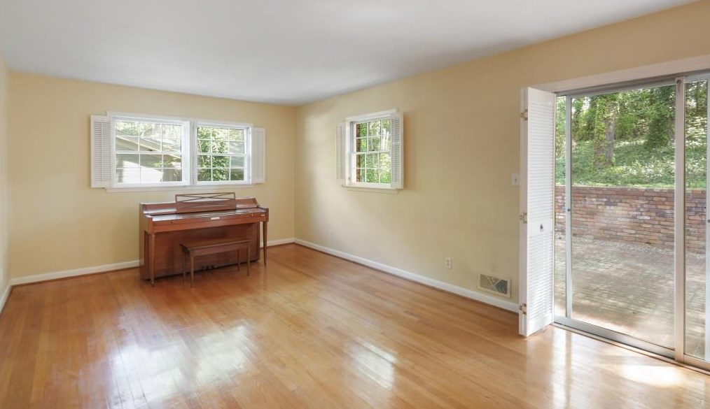 6485 Whispering Ln, Atlanta GA  30328-3065 exterior