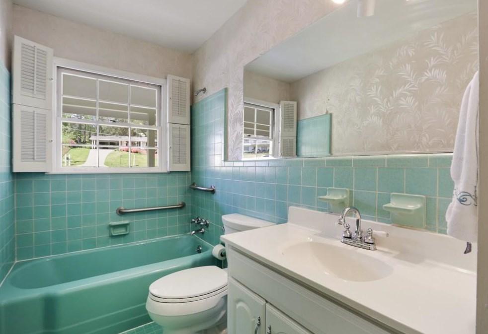 6485 Whispering Ln, Atlanta GA  30328-3065 exterior
