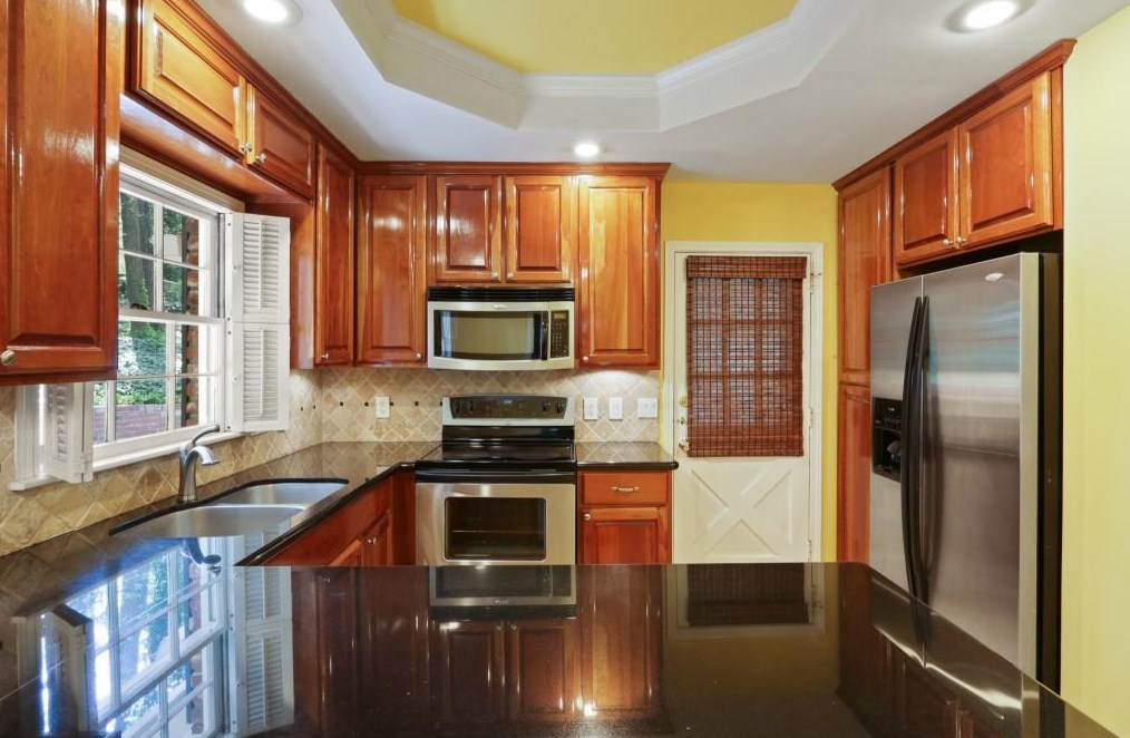 6485 Whispering Ln, Atlanta GA  30328-3065 exterior