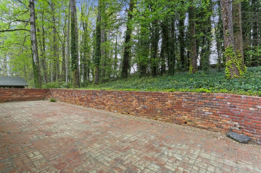 6485 Whispering Ln, Atlanta GA  30328-3065 exterior