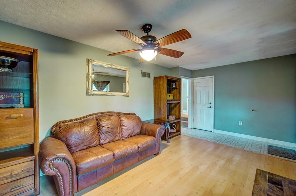 5219 Valleyview Dr, Acworth GA  30102-5858 exterior