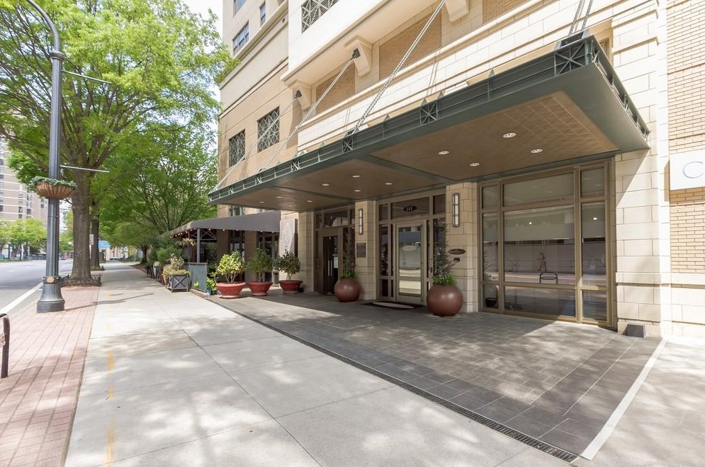 565 Peachtree St, Atlanta GA  30308-3511 exterior