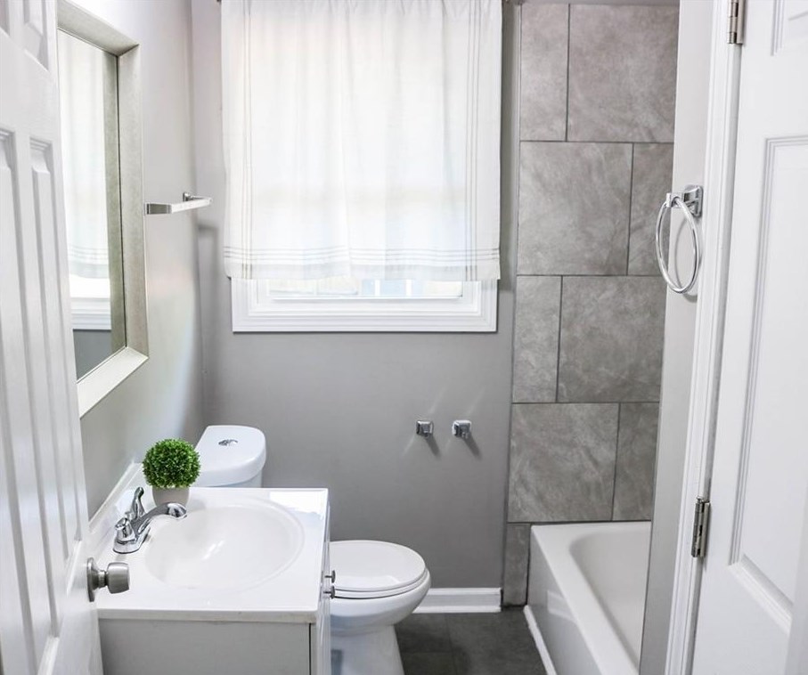 2219 Holly Hill Dr, Decatur GA  30032-5711 exterior