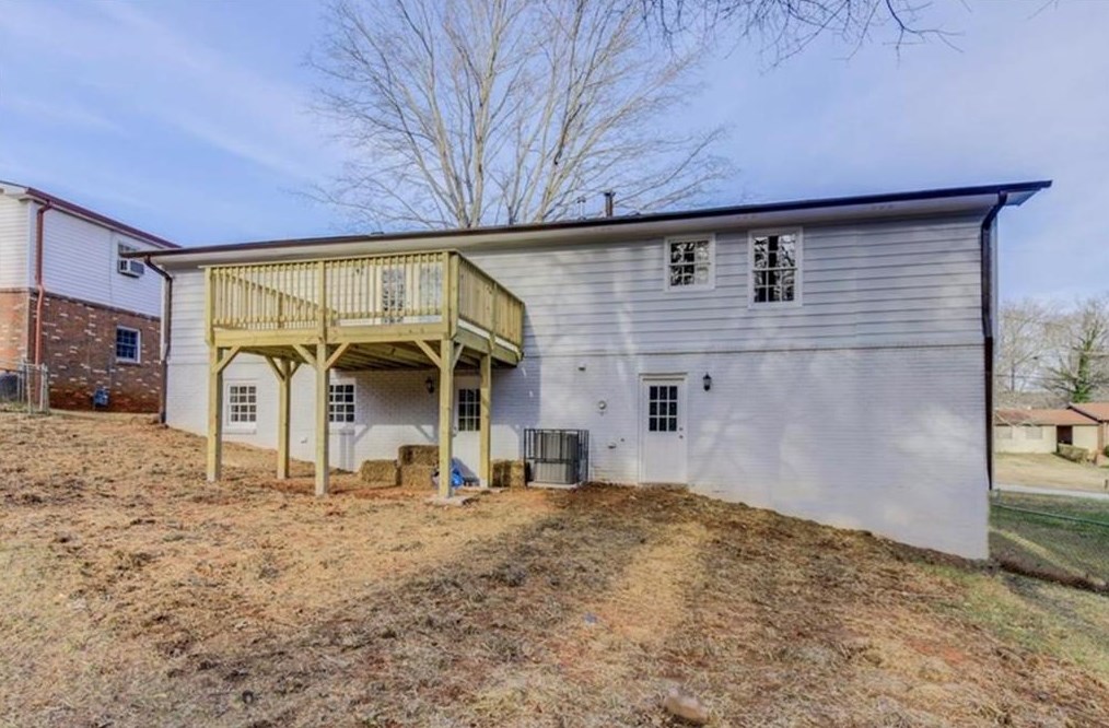 2287 Emerald Falls Dr, Decatur GA  30035-2610 exterior