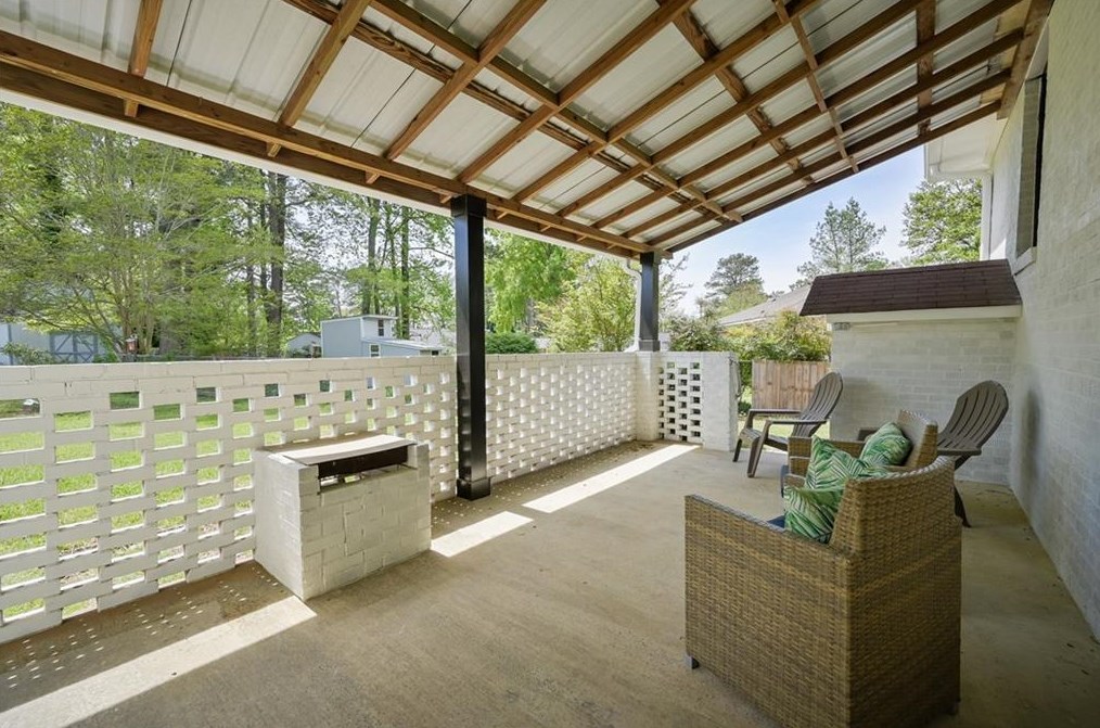 820 Timberland St, Smyrna GA  30080-3363 exterior