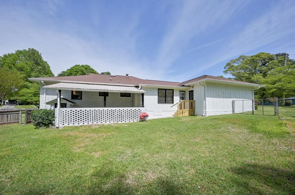 820 Timberland St, Smyrna GA  30080-3363 exterior