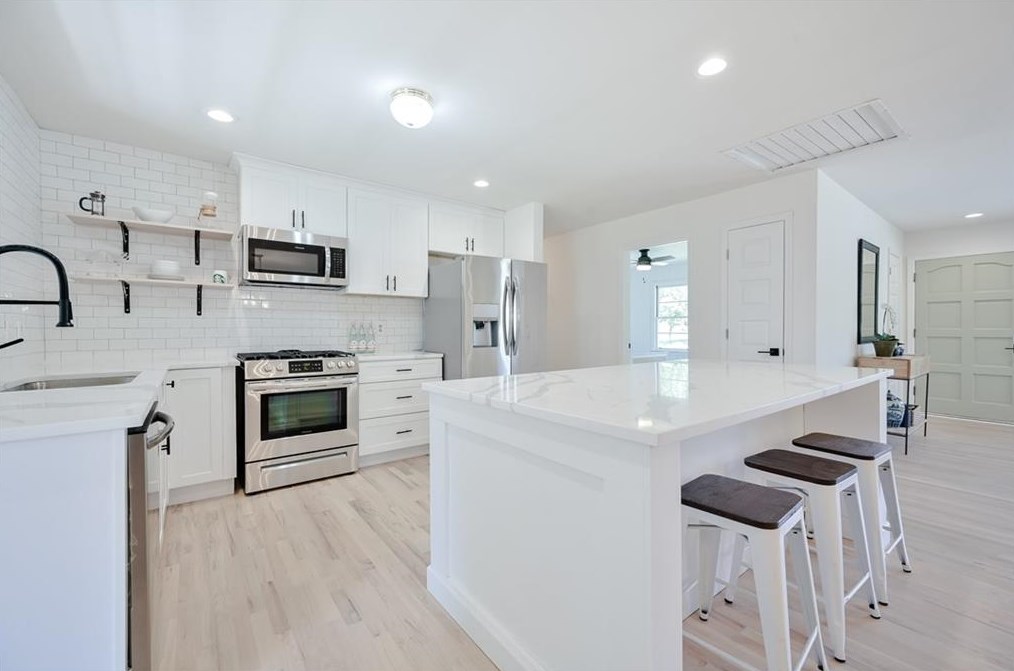 820 Timberland St, Smyrna GA  30080-3363 exterior