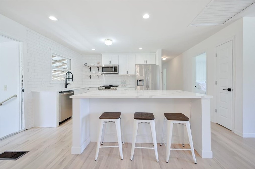 820 Timberland St, Smyrna GA  30080-3363 exterior