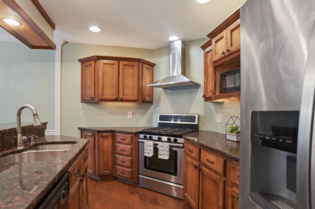 1070 Creatwood Cir, Smyrna GA  30080-8212 exterior