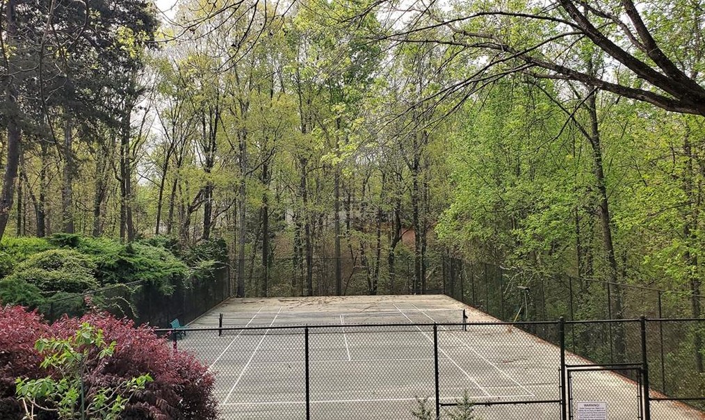5646 River Oaks Pl, Atlanta GA  30327-4259 exterior