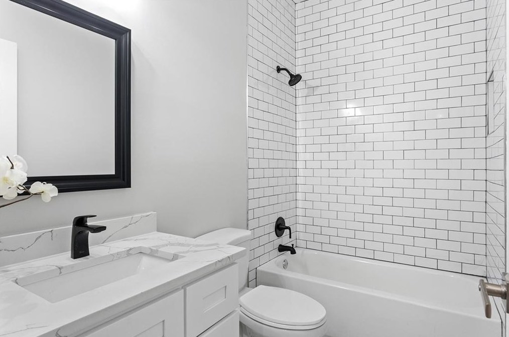 2460 Mellville Ave, Decatur GA  30032-4147 exterior