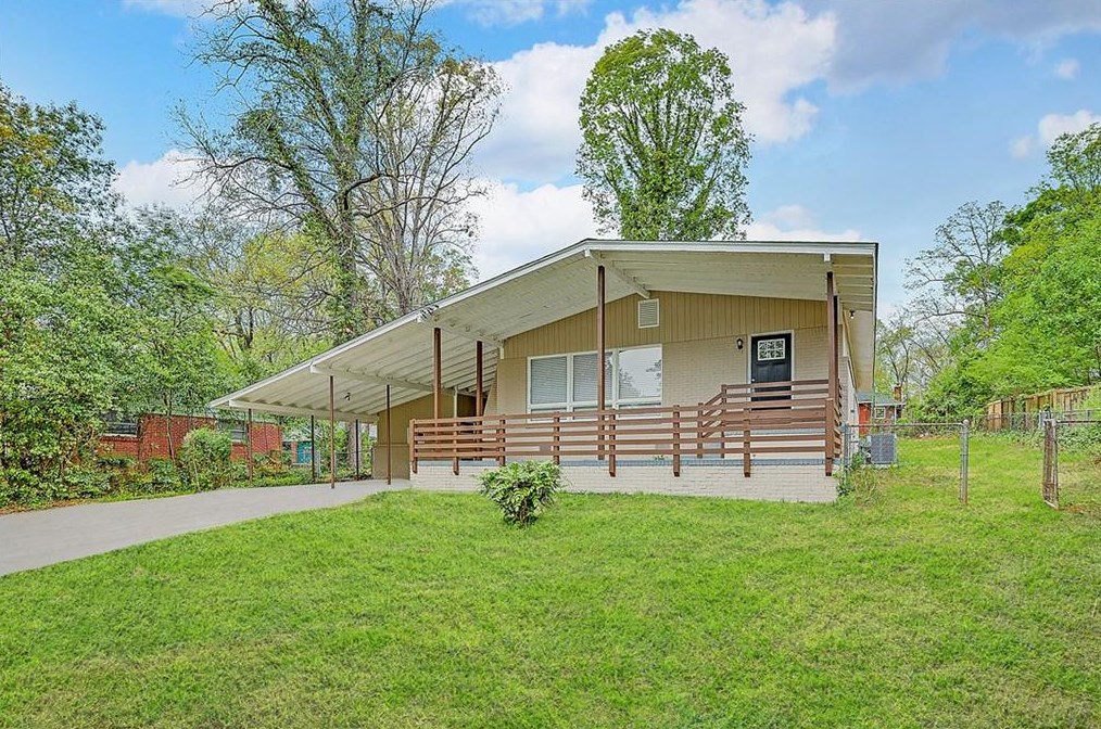 562 Collingwood Dr, Decatur GA  30032-1431 exterior