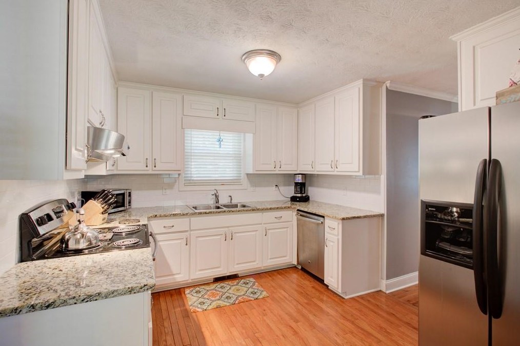 890 Brentwood Dr, Smyrna GA  30082-3404 exterior