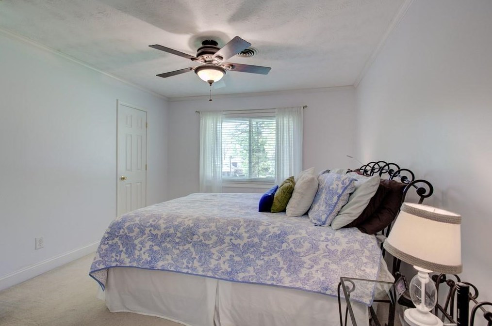 890 Brentwood Dr, Smyrna GA  30082-3404 exterior