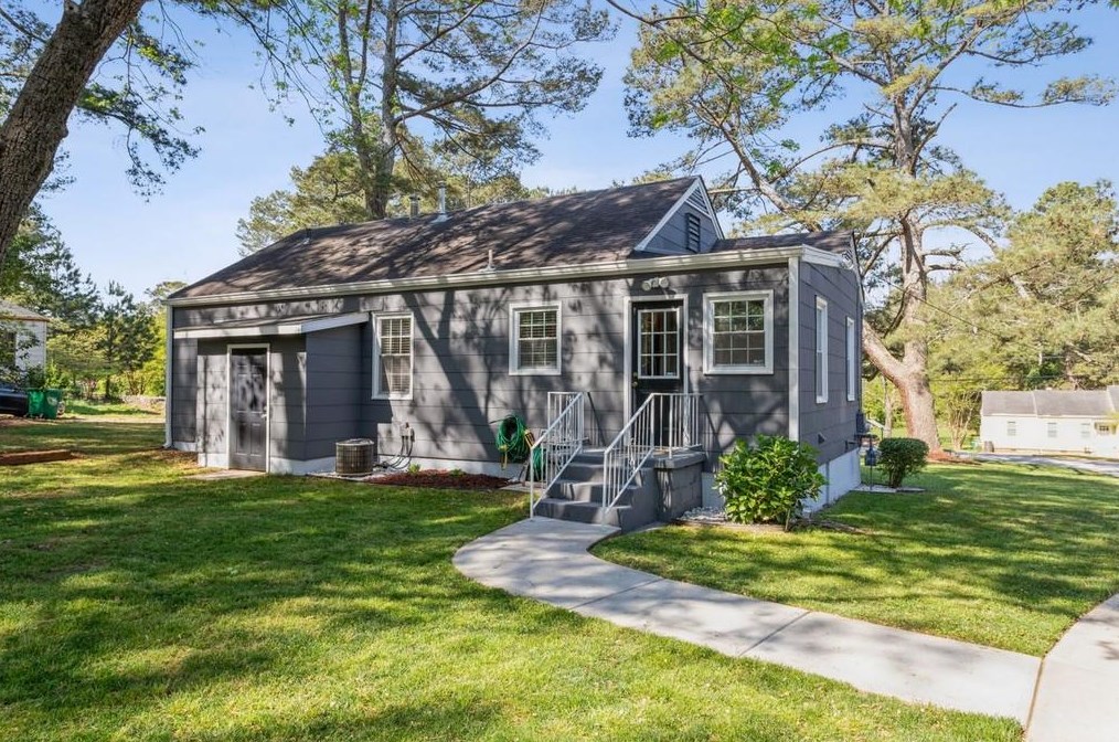 1674 Columbia Pl, Decatur GA  30032-4621 exterior