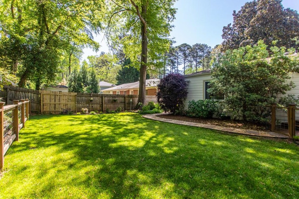 2222 Desmond Dr, Decatur GA  30033-4742 exterior