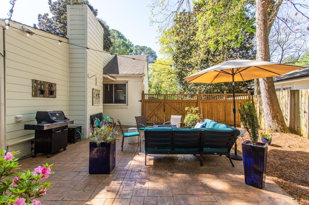 2222 Desmond Dr, Decatur GA  30033-4742 exterior