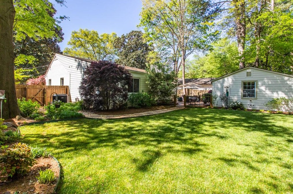 2222 Desmond Dr, Decatur GA  30033-4742 exterior