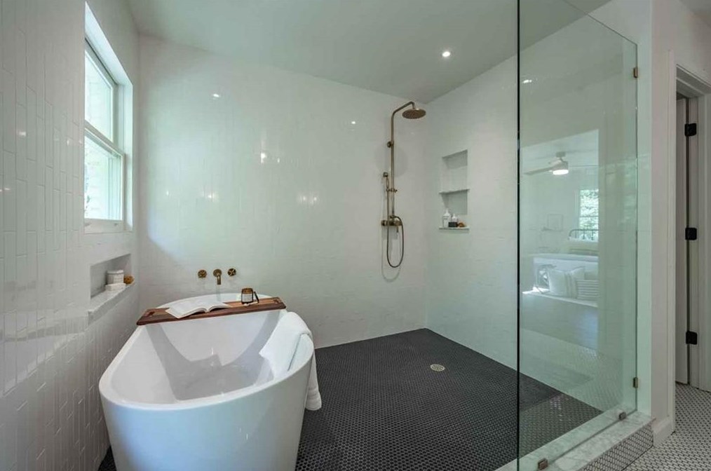 2801 Riderwood Dr, Decatur GA  30033-1532 exterior