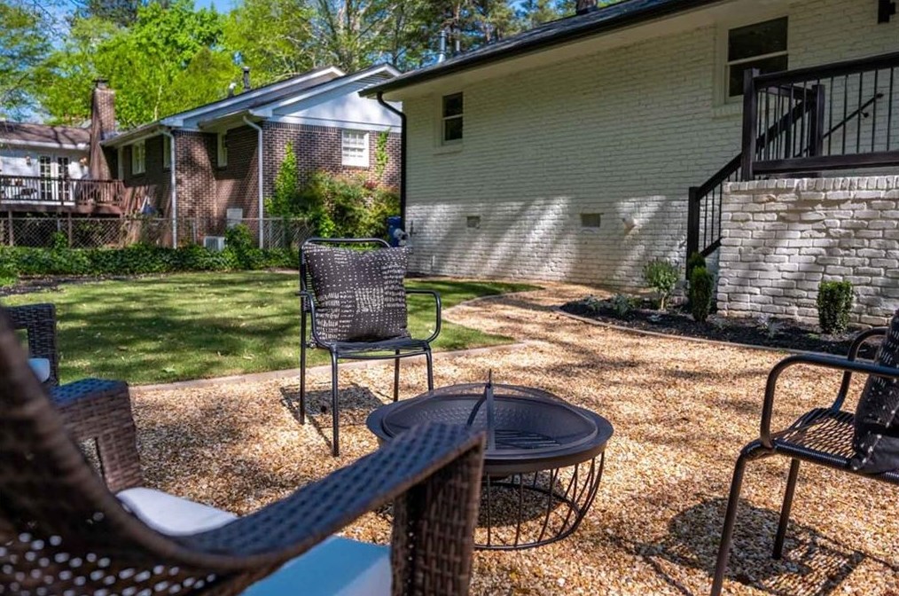 2801 Riderwood Dr, Decatur GA  30033-1532 exterior