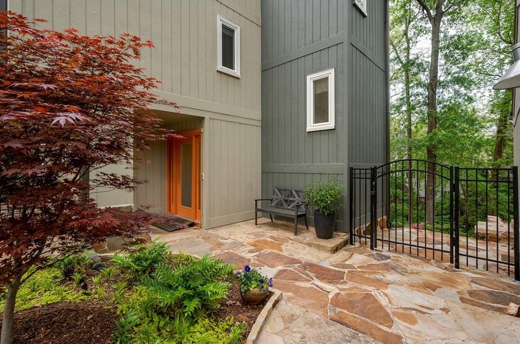 1235 Old Woodbine Rd, Atlanta GA  30319-1039 exterior