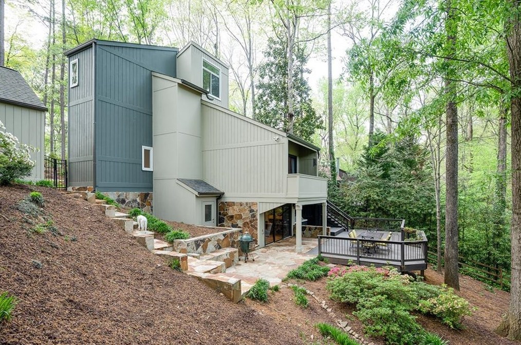1235 Old Woodbine Rd, Atlanta GA  30319-1039 exterior