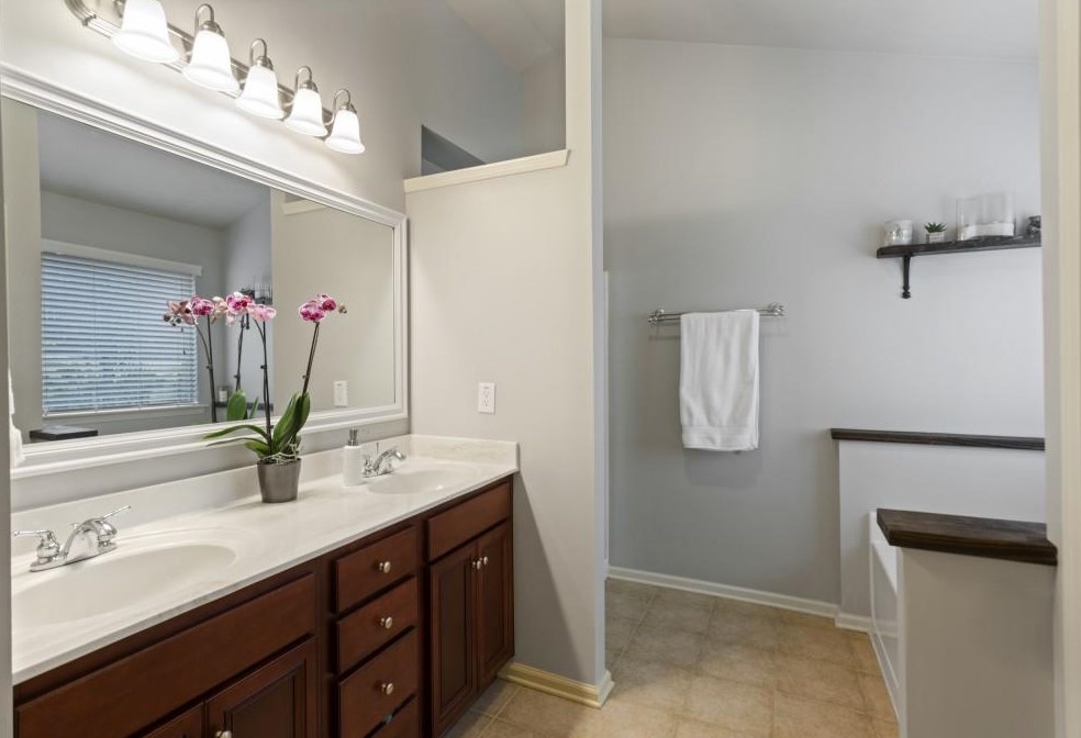 5015 Groover Dr, Smyrna GA  30080-7221 exterior