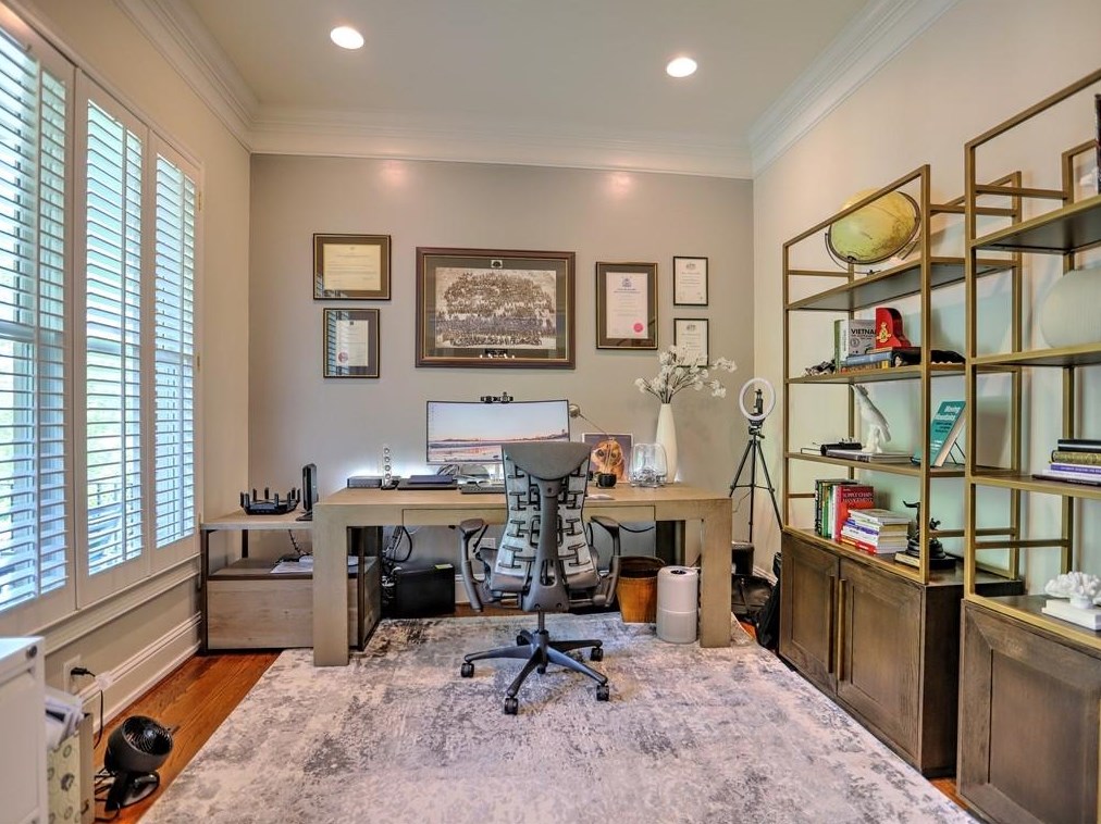 3163 Windsor Lake Dr, Atlanta GA  30319-2374 exterior