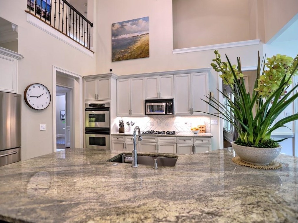 3163 Windsor Lake Dr, Atlanta GA  30319-2374 exterior