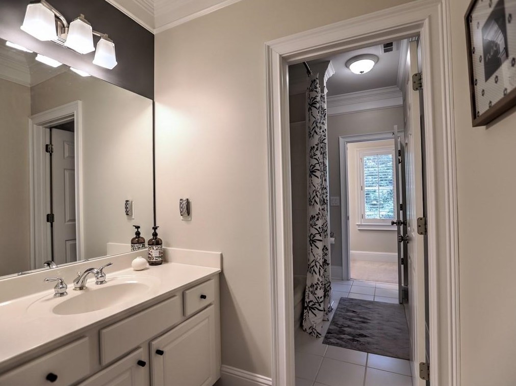 3163 Windsor Lake Dr, Atlanta GA  30319-2374 exterior