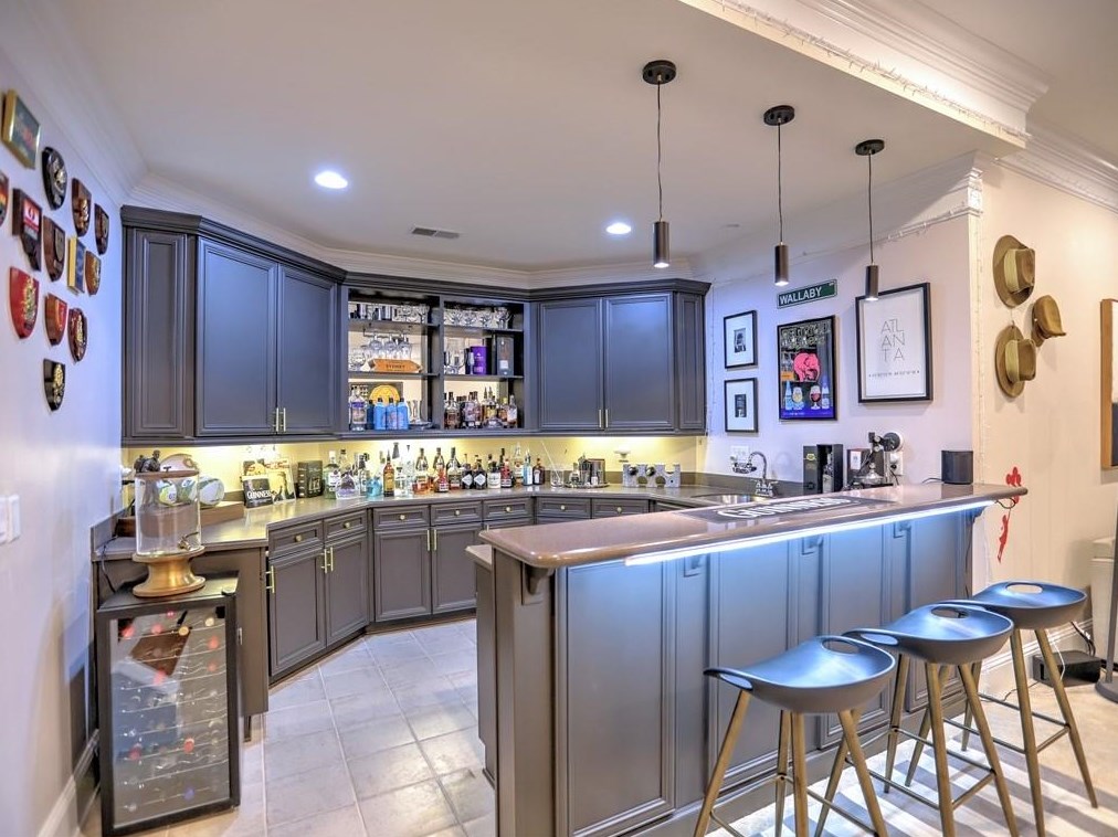 3163 Windsor Lake Dr, Atlanta GA  30319-2374 exterior