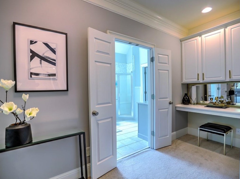 3163 Windsor Lake Dr, Atlanta GA  30319-2374 exterior