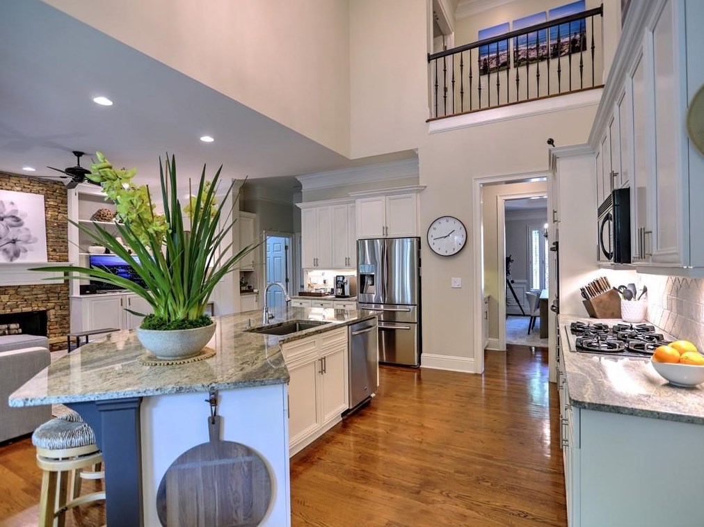 3163 Windsor Lake Dr, Atlanta GA  30319-2374 exterior