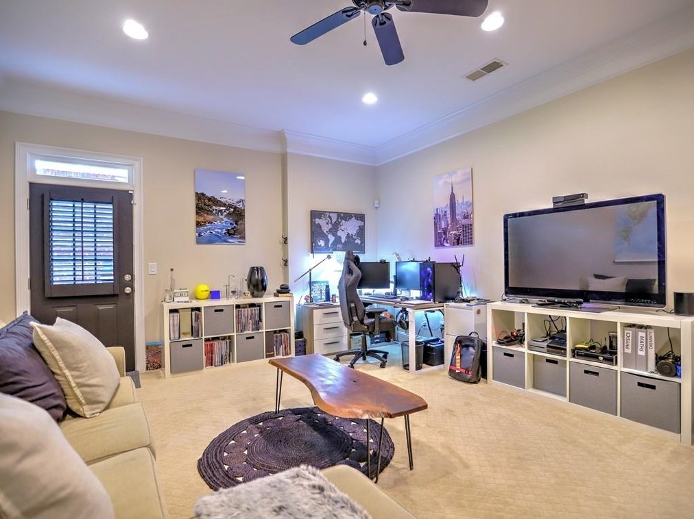 3163 Windsor Lake Dr, Atlanta GA  30319-2374 exterior