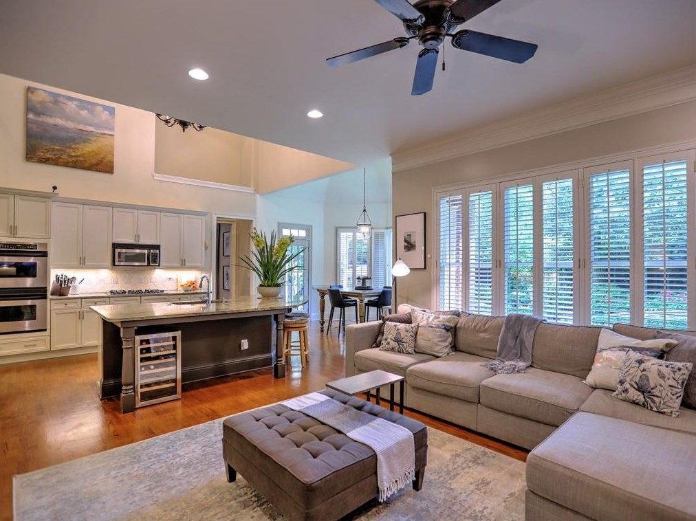 3163 Windsor Lake Dr, Atlanta GA  30319-2374 exterior