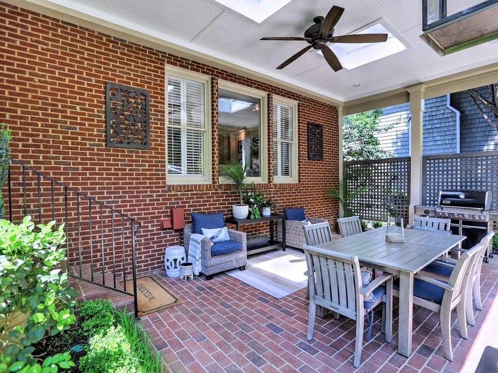 3163 Windsor Lake Dr, Atlanta GA  30319-2374 exterior