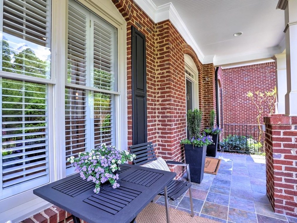 3163 Windsor Lake Dr, Atlanta GA  30319-2374 exterior