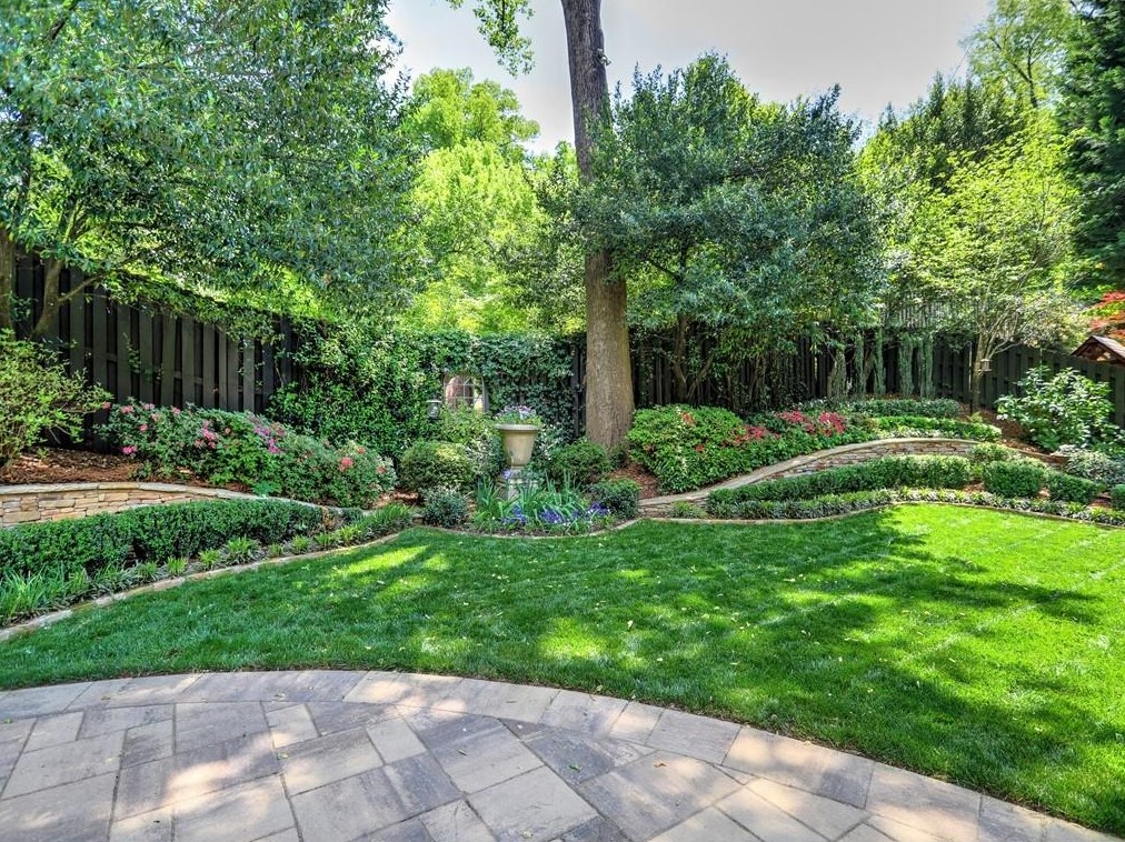 3163 Windsor Lake Dr, Atlanta GA  30319-2374 exterior