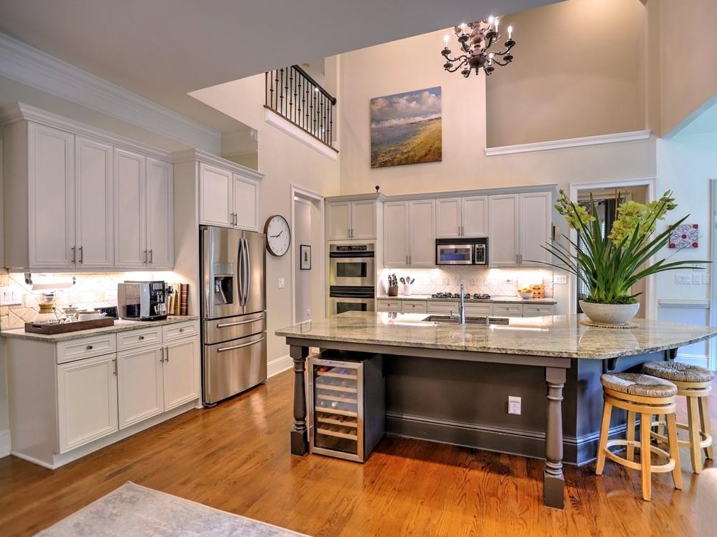3163 Windsor Lake Dr, Atlanta GA  30319-2374 exterior