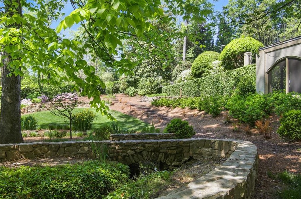 2841 Vernon Rd, Atlanta GA  30305-2934 exterior