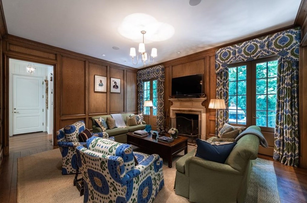 2841 Vernon Rd, Atlanta GA  30305-2934 exterior