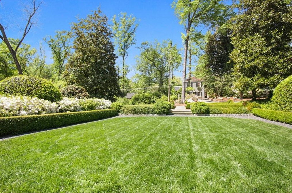 2841 Vernon Rd, Atlanta GA  30305-2934 exterior