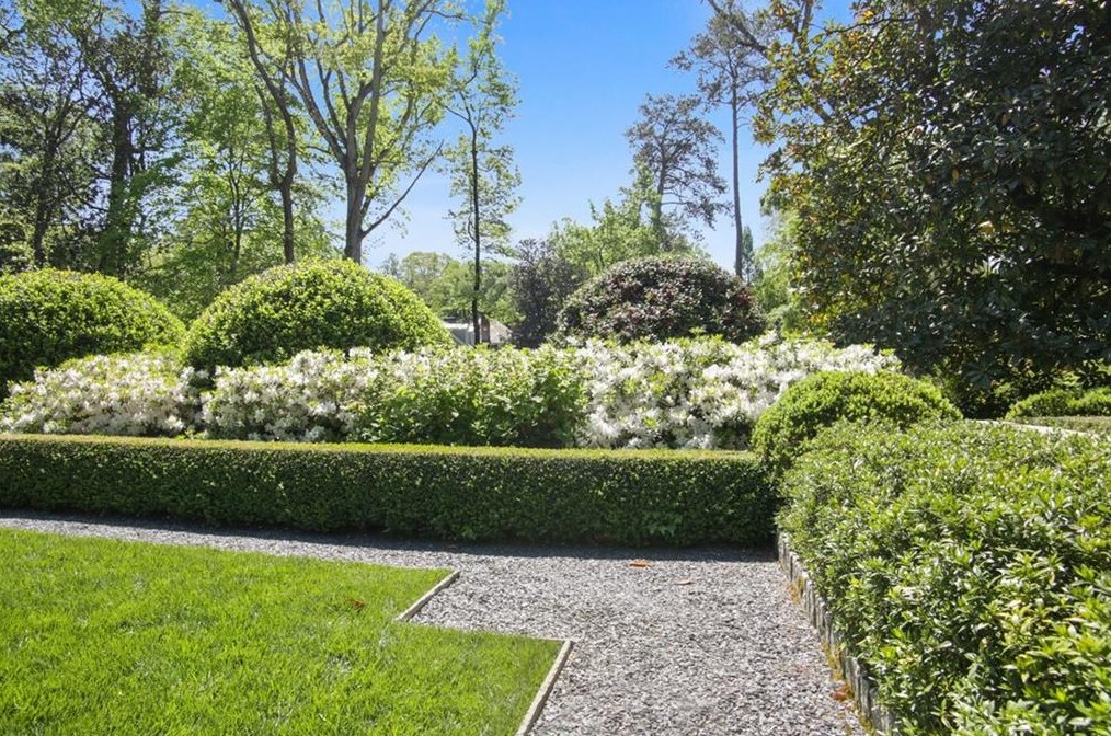 2841 Vernon Rd, Atlanta GA  30305-2934 exterior