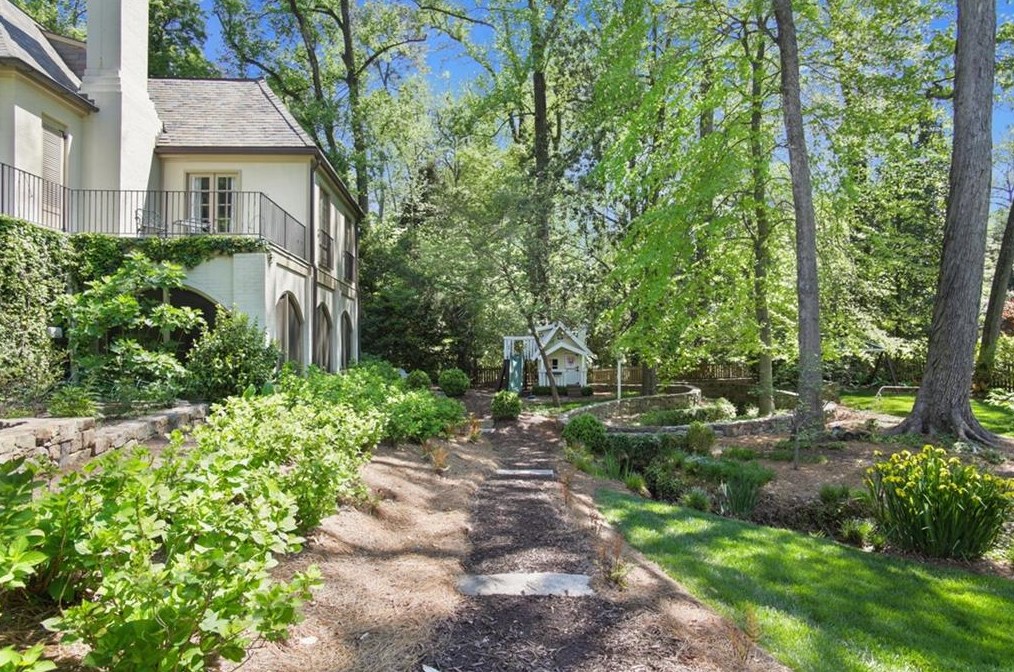 2841 Vernon Rd, Atlanta GA  30305-2934 exterior