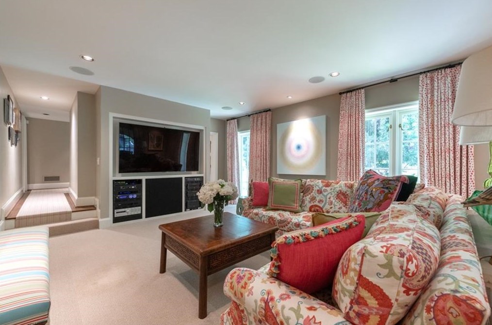 2841 Vernon Rd, Atlanta GA  30305-2934 exterior